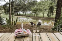 Wallaby 2 Bed, 1 Bath Cottage - Private Parkland Setting with Lake View