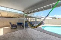Exclusive Residence in Glendale - Private Pools