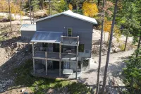 3 story home nestled on a hillside near Terry Peak, AC, wifi and Hot Tub