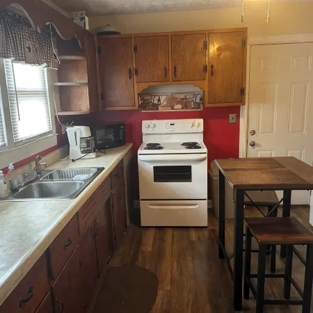15 min from Green River Lake. Walking street next door. 5 minutes from GRWMA