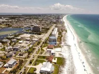 Poolside Destin Harbor access townhome with boat slip and private beach access - บังกะโล