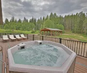 Riverfront Hot Tub, 6 Min Drive to Winter Park Resort Walking Distance Downtown.