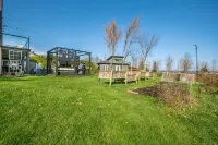 Waterfront Oasis: Luxury Retreat Between Ottawa and Montreal - Villas