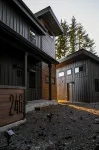 Modern Mountain Haus - 3-bedroom plus loft in fabulous Packwood with WIFI, AC