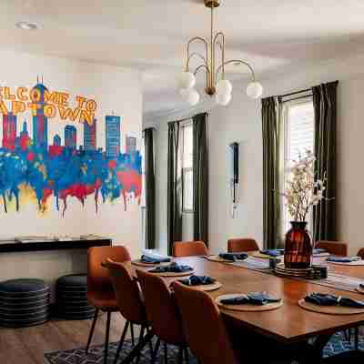 Lucas Oil Stadium Sanctuary! Hot Tubs! Games! Dining/Meeting Rooms
