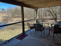 Cozy cabin in charming Kenoza Lake with WiFi, AC, pond,fire pit, lotof amenities