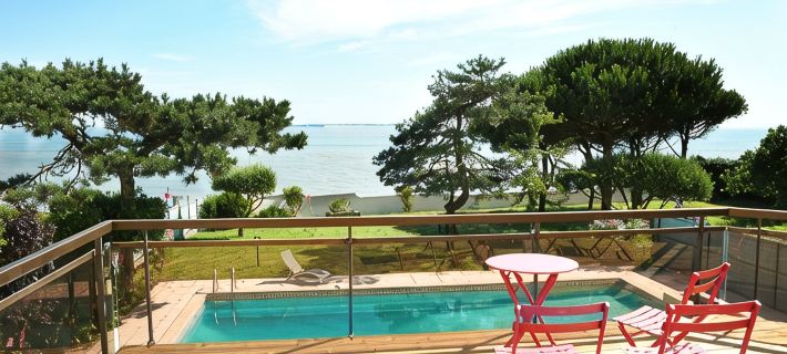 Villa with Heated Swimming Pool and Magnificent Sea View ロアイヤンのホテル