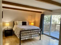 Modern 6 bedroom retreat, stunning lake views, close to village! - balcony