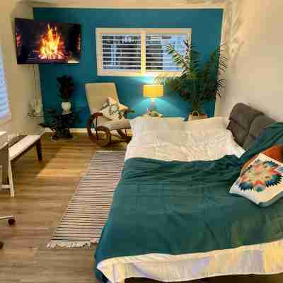 SurfView VR: Best Ocean and Pier View, 5 mins to Beach, Cozy Patio, Pet Friendly Rooms