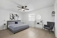 Perfect for Large Group  5BD+3BA Free Parking - บังกะโล