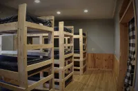 Large Groups - sleeps up to 24 -group ski rentals & lift tickets available