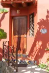 Beachside Casita, new and secure in lovely, quiet north side neighborhood.