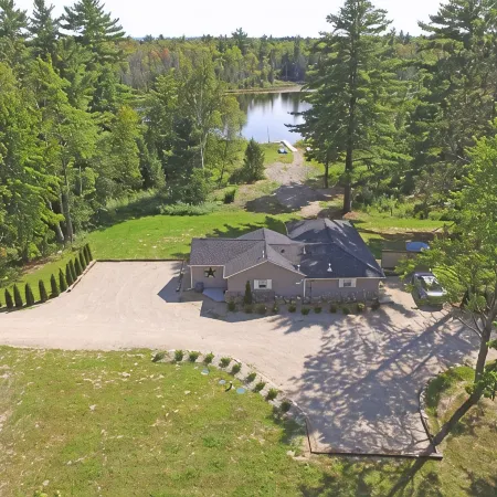 The Perfect Getaway *Sleeps  Pet Friendly  *Traverse City *Crystal Mountain Отели в г. Интерлошен