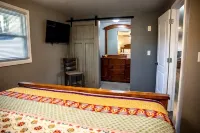 Cozy & Cheerful Home-2 Levels of Comfort! - 2-Star