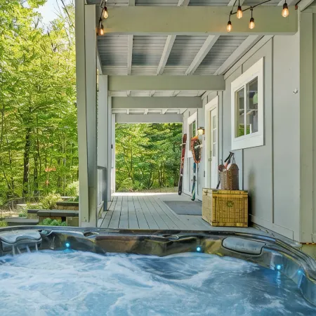 Tanglewood Retreat - Hot Tub - Fire Pit - Mountain View