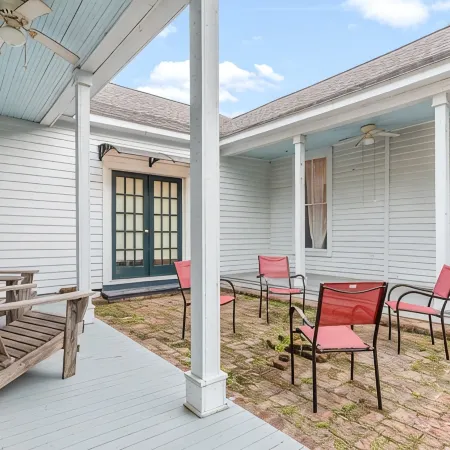 1880's Cozy Cottage, close to Historical Downtown. Sleeps up to 63B3B-pets OK