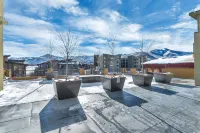 BEST VIEWS in Newpark Terrace! 2Bed/ 2Bath- Close to Skiing and walk to shops!