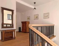 Unique vacation apartment for 6 to 8 people with a historic ambience
