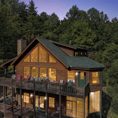 Dancing Falls Lodge: Overlooks Dirty Dancing Scene: Stream/Pond/Fire Pit/Hot Tub