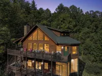 Dancing Falls Lodge: Overlooks Dirty Dancing Scene: Stream/Pond/Fire Pit/Hot Tub - シャレー