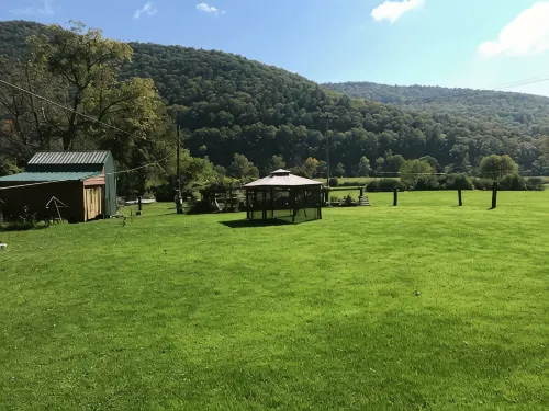 Located on Beautiful Pine Creek, a 15 minute drive from downtown Wellsboro! - 3-Sterne