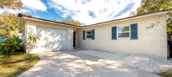 Modern 3BR 1BTH with Hot Tub Minutes Away From Gulf Beaches Hotels in Largo