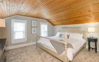 5-Star Reviews, Remodeled & Centrally Located! One Of The Best Properties In GH! - 4-Star