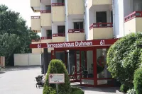 Family friendly apartment with 2 bedrooms, terrace and swimming pool - مسبح