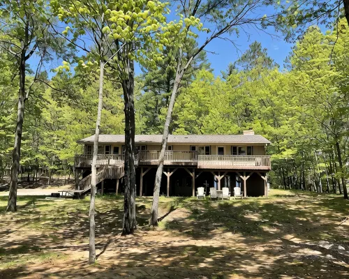 A Private Lake Estate on Eagle River Chain - 1 mi from Downtown Các khách sạn ở Sông Eagle