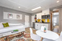 8035-Walk to Mayo-Chic and Luxury 1Br Apt - appartements de vacances