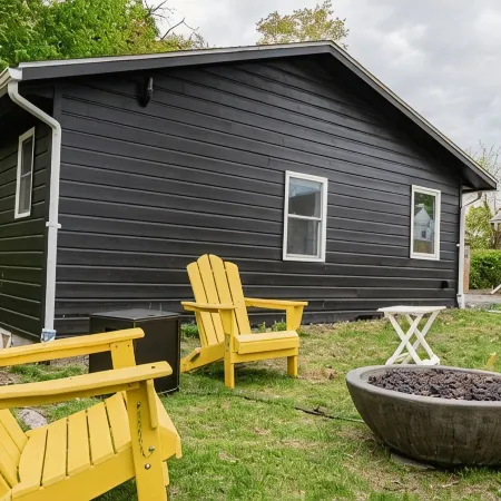 Campfire Cottage: Fireplace, fire pit & no chores!