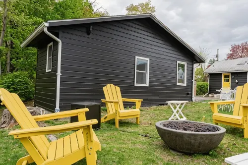 Campfire Cottage: Fireplace, fire pit & no chores!