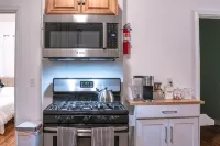 Cozy 2BR-Walk to Tufts & Green Line, Near Boston! - Apartments