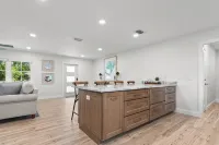 Charming, Fully Renovated  3bd/2bth house in awesome Vero Beach. Dogs welcome! - 4 stjerner