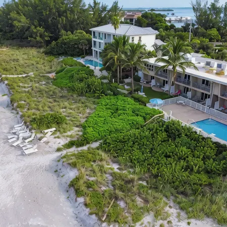 Beach front 2 bed-2 bath private balcony, modern with Gulf front views