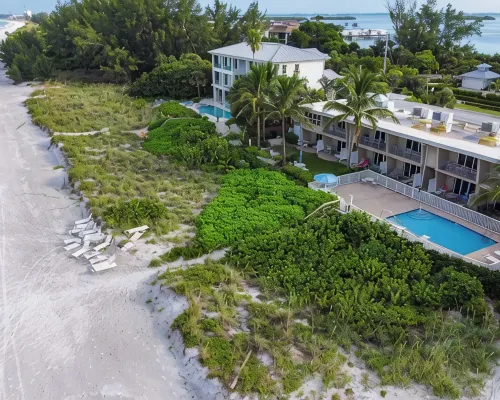 Charming 1-bedroom, beachfront condo in marvelous Longboat Key Hotels in Longboat Key