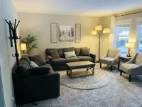 Cheerful 3 bedroom home on wooded acre. Near to Port Huron and Lake Huron. - Homestays