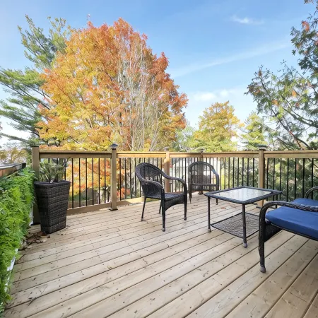 Cottage W LAKE VIEWS, beside waterfront trail and steps from beach