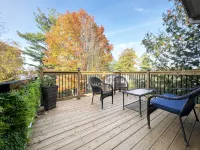 Cottage W LAKE VIEWS, beside waterfront trail and steps from beach