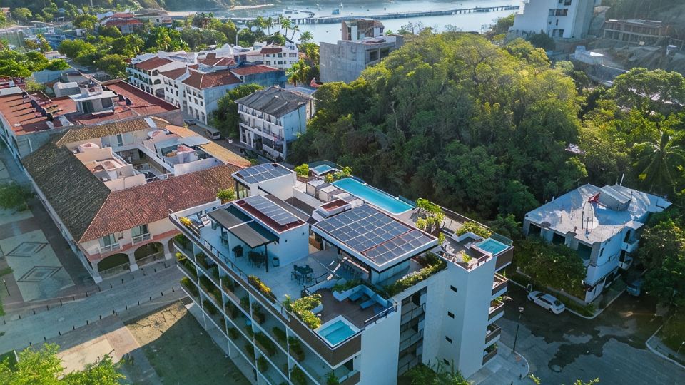 Cozy studio apartment near beach with roof top pool, AC, WiFi
