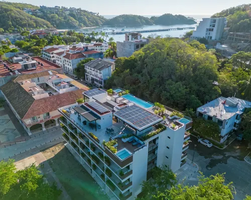 Cozy studio apartment near beach with roof top pool, AC, WiFi Hotels in Santa Cruz Huatulco