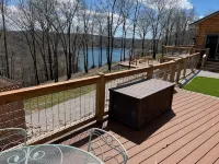 Eureka Springs, AR. Cozy log cabin studio, sleeps 2-4.Lake view- 15 min to town - Hytter