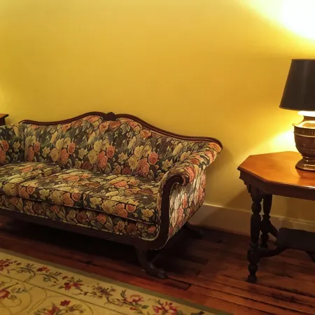 Historic House, modern amenities and large front porch, short walk downtown