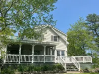 Maine waterfront home, with hot tub and dock access, 1 mile from downtown Bath Hotele w: Bath