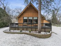 Log Cabin Perfect for Summer Activities, Near Lakes, Game Room - 4-Star