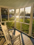Relax at this beautiful Historic Intracoastal Waterlily Cottage + Game Room - Wifi