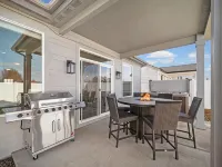 Modern Spacious Family Home w/ Hot Tub & Fire Pit - Bungalows