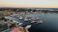 Waterfront, Boats, Sunsets, Memories - Villas