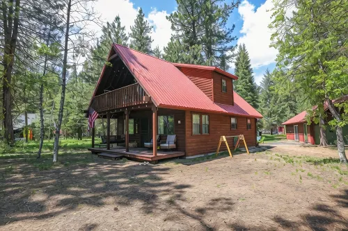 Nine Pines Outpost: Pet Friendly, Hot Tub, Game Room, w/ Private Treetop Escape. - Boutique