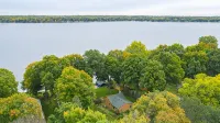 Cozy Clean Waterfront Cabin on Sugar Lake - Ice Fishing, Ski/Snowboard Nearby
